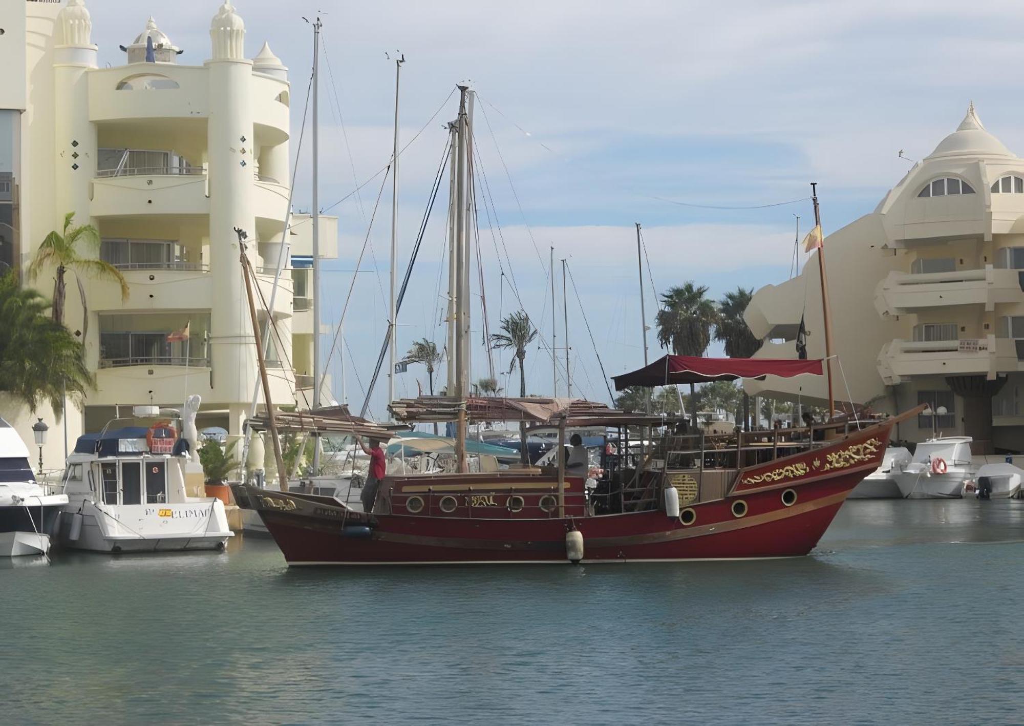 Next To Puerto Marina And The Beach ベナルマデナ エクステリア 写真